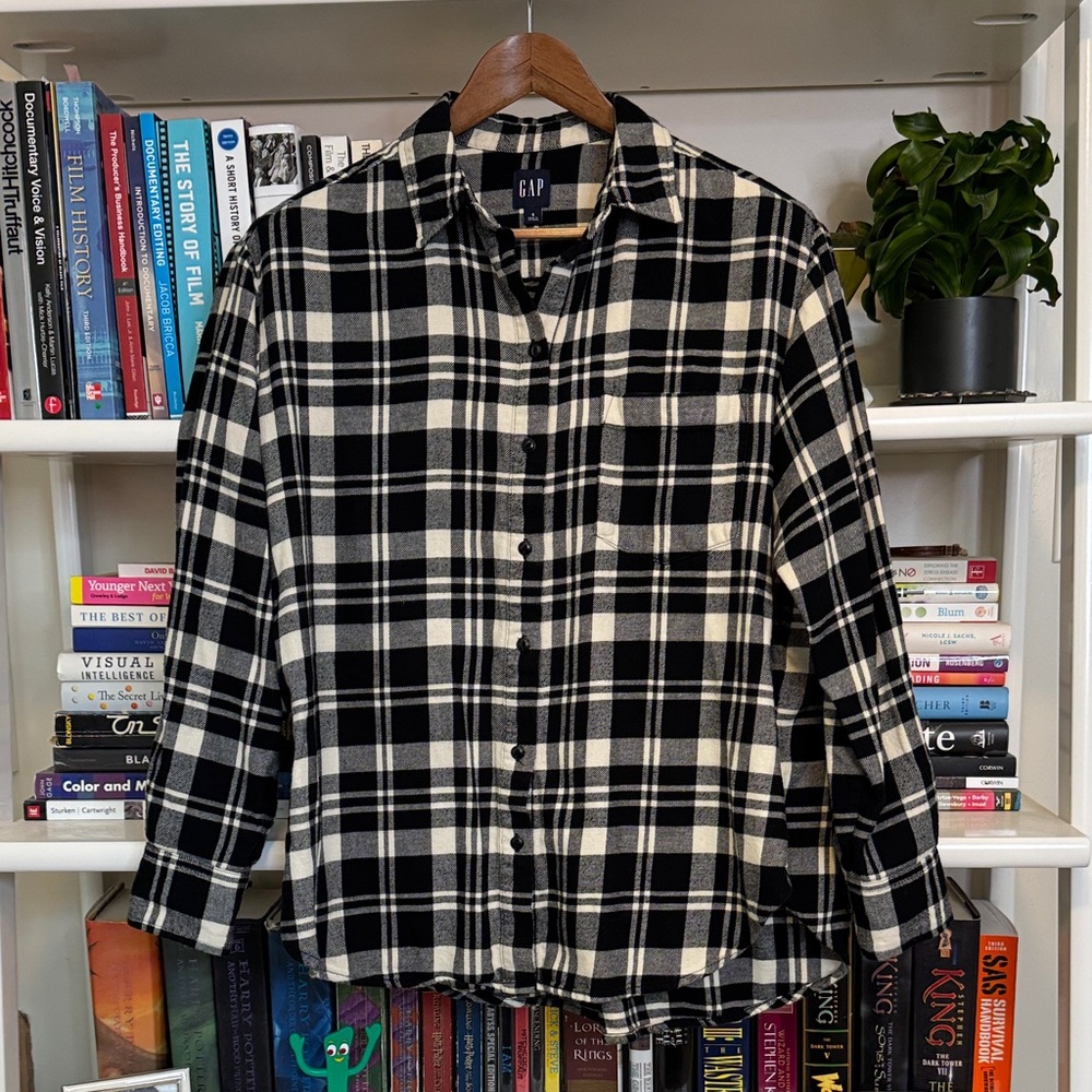 GAP Black and White Plaid Flannel Shirt Size Small
